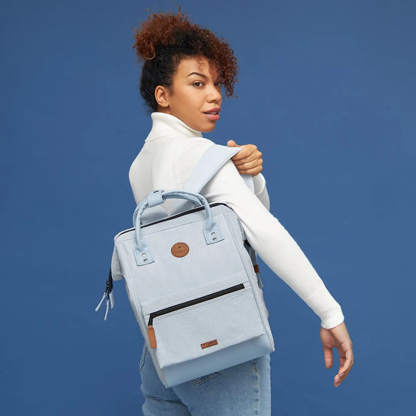 Medium Adventurer | Cabaïa Adventurer Light Blue